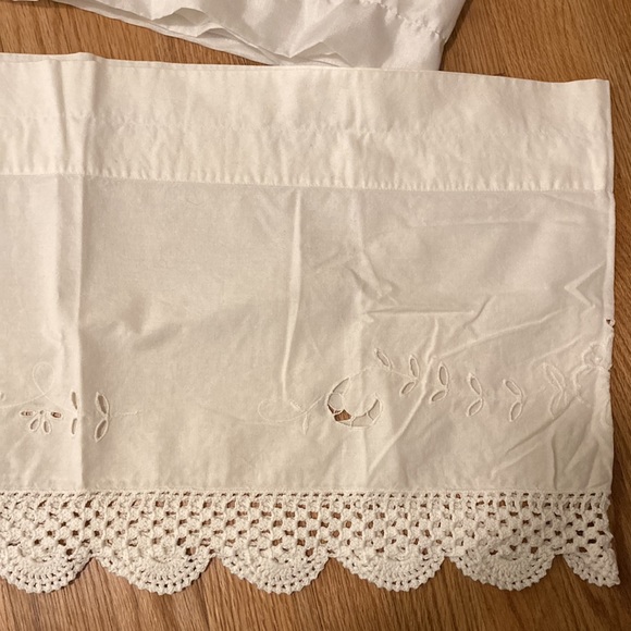 Set of 3 white window valences - Picture 3 of 3